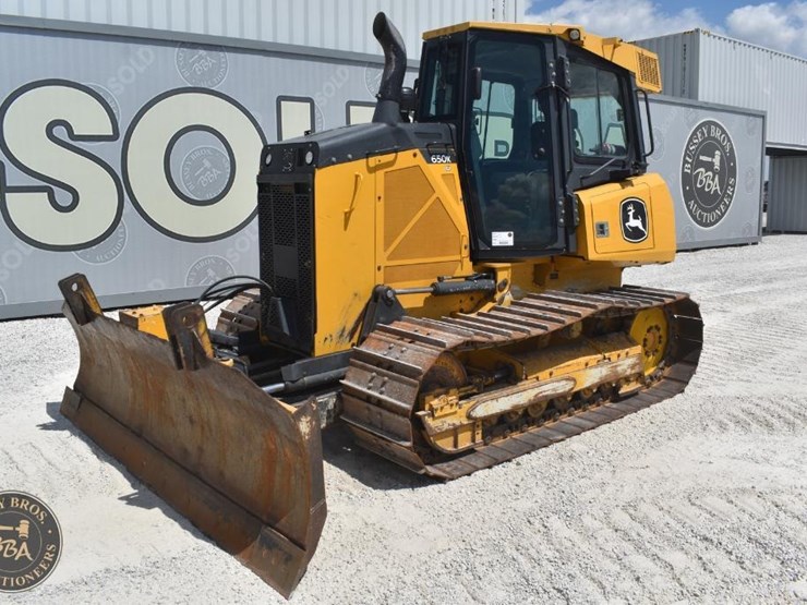 2022-deere-650k-lgp-image-17