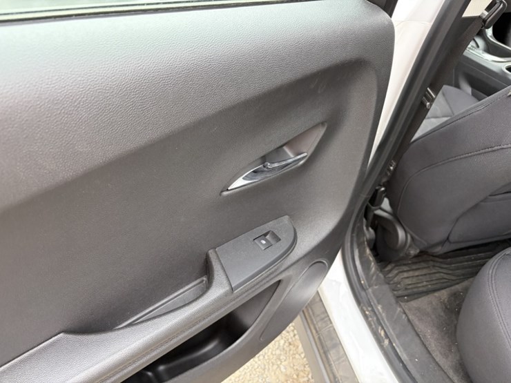 2015-chevrolet-volt-hybrid-sedan-image-21