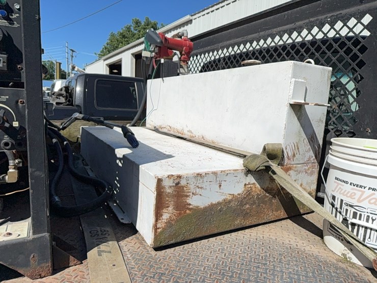 truck-bed-fuel-tank-image-1