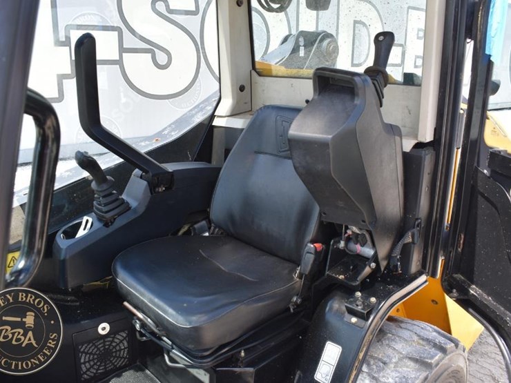 2014-jcb-190-image-31