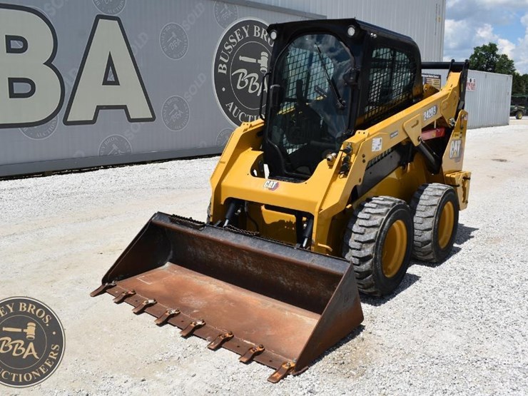 2023-caterpillar-242d3-image-1