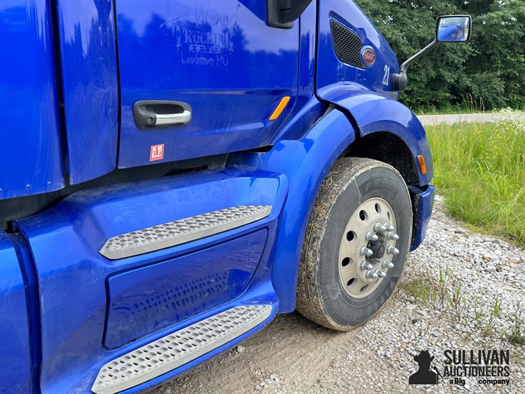 2020-peterbilt-579-image-17