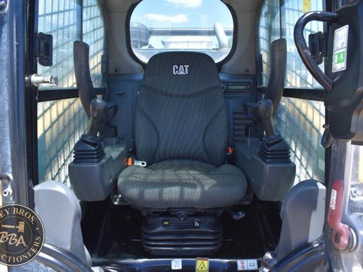 2023-caterpillar-299d3-image-47