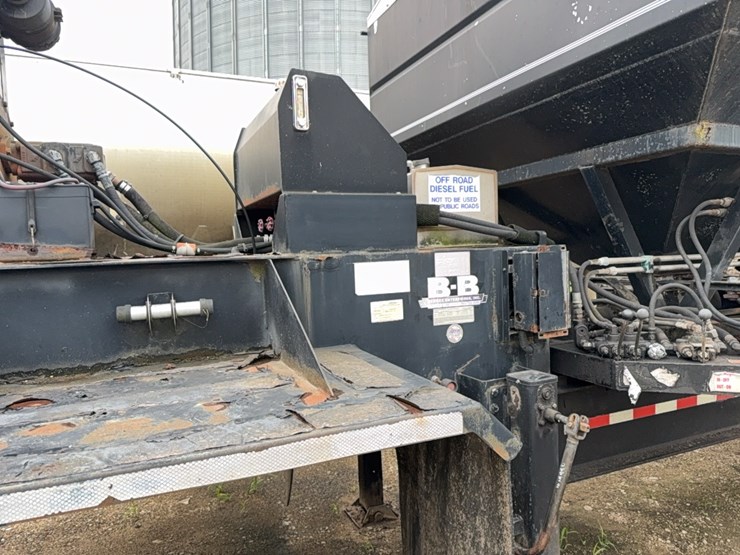 2010-behnke-b&b-dry-fert-trailer-image-5