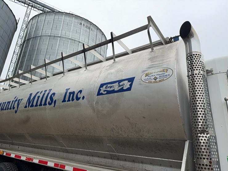 2010-kenworth-bulk-feed-truck-image-12
