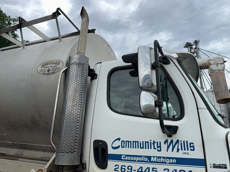 2007-freightliner-bulk-feed-truck-image-27