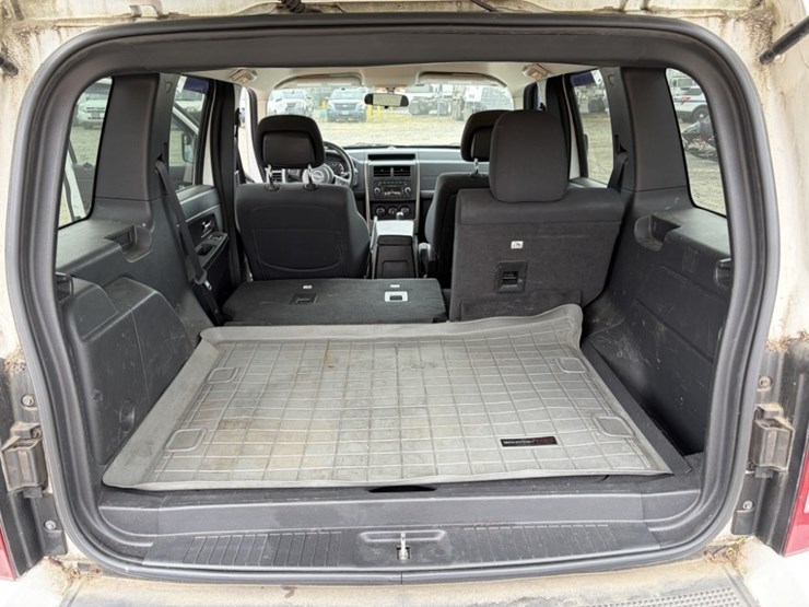 2012-jeep-liberty-image-21