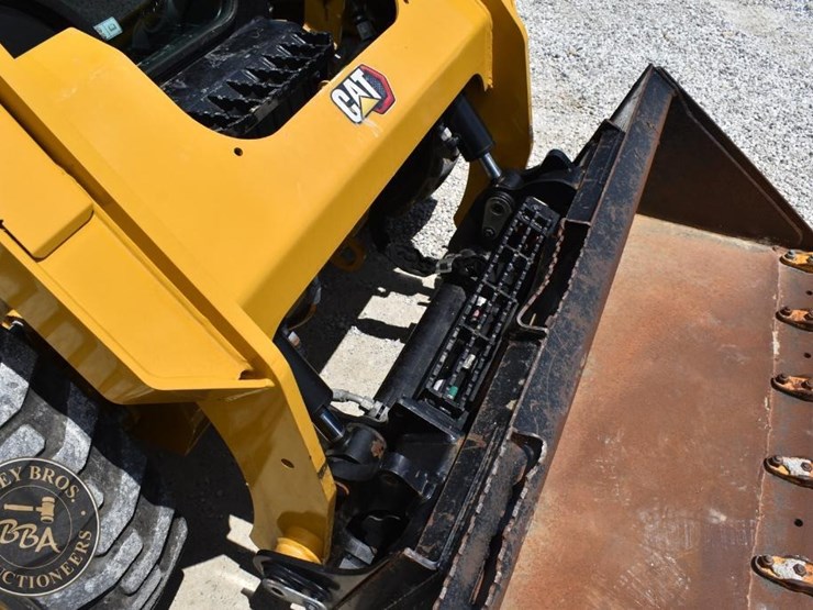 2023-caterpillar-242d3-image-24