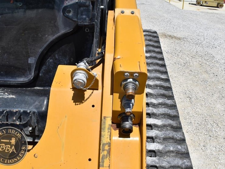 2023-caterpillar-299d3-image-24