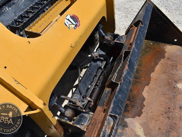 2023-caterpillar-299d3-image-22