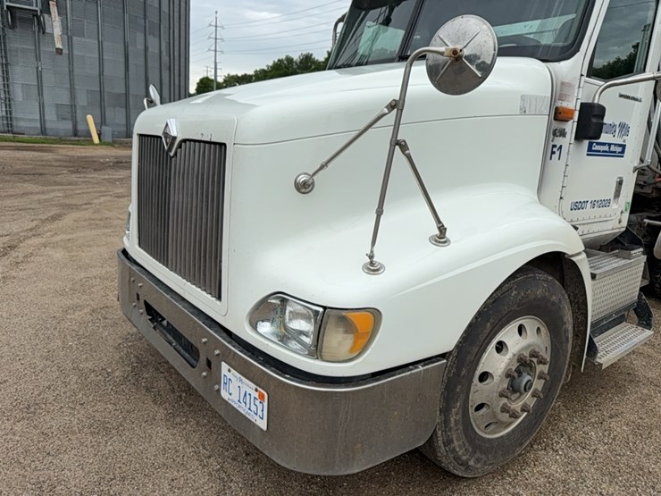 2011-ih-9200-pro-star-semi-tractor-image-14