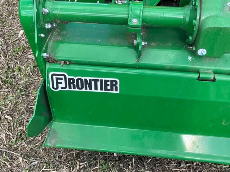 2025-john-deere-2025r-image-56