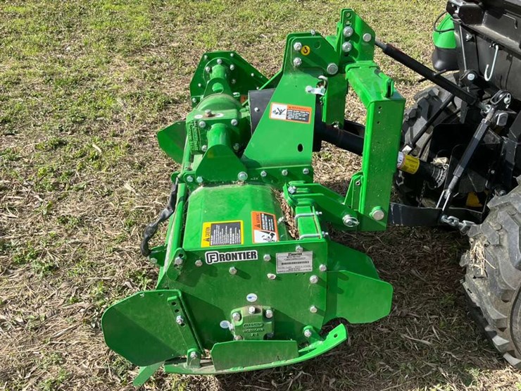 2025-john-deere-2025r-image-45