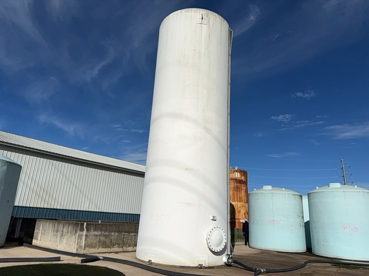 suran-30,000-gal-fiberglass-tank-image-1