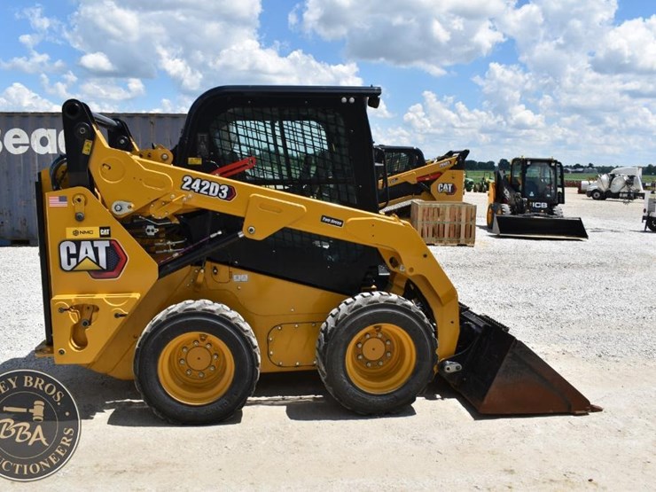 2023-caterpillar-242d3-image-18