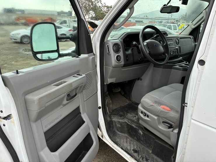2011-ford-e350-image-13