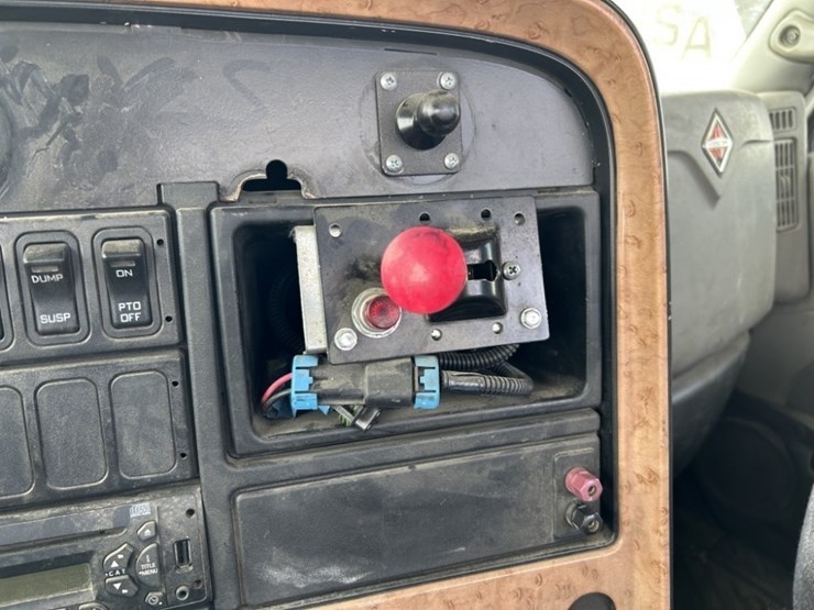 2011-international-prostar-image-26