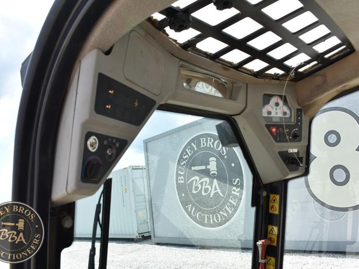 2014-jcb-190-image-34