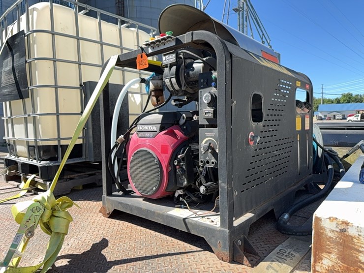landa-hot-water-pressure-washer-image-5