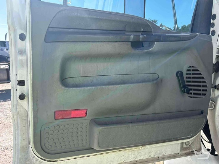2008-ford-f750-image-23