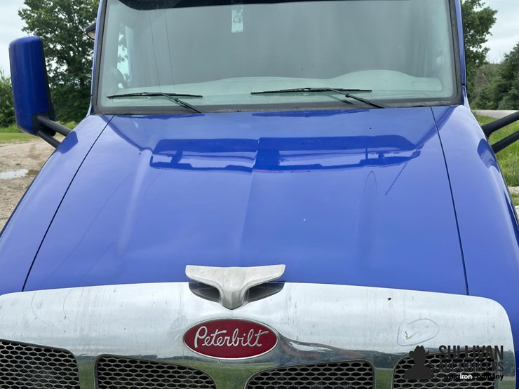 2020-peterbilt-579-image-10