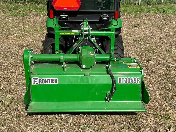 2025-john-deere-2025r-image-48