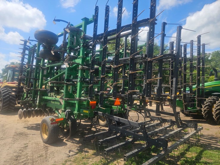 john-deere-2310-image-5