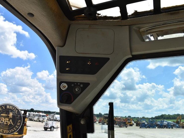 2014-jcb-190-image-36