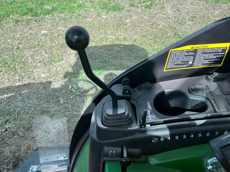 2025-john-deere-2025r-image-28