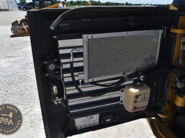 2023-caterpillar-299d3-image-36