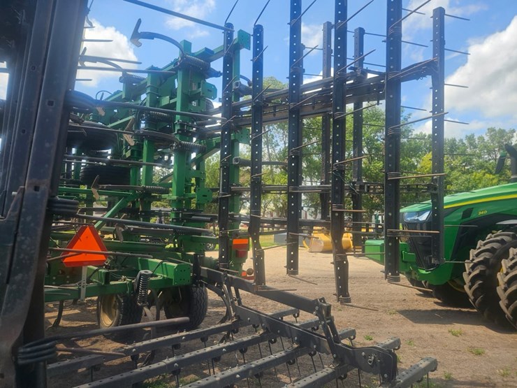 john-deere-2310-image-7