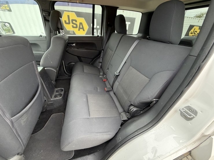 2012-jeep-liberty-image-23