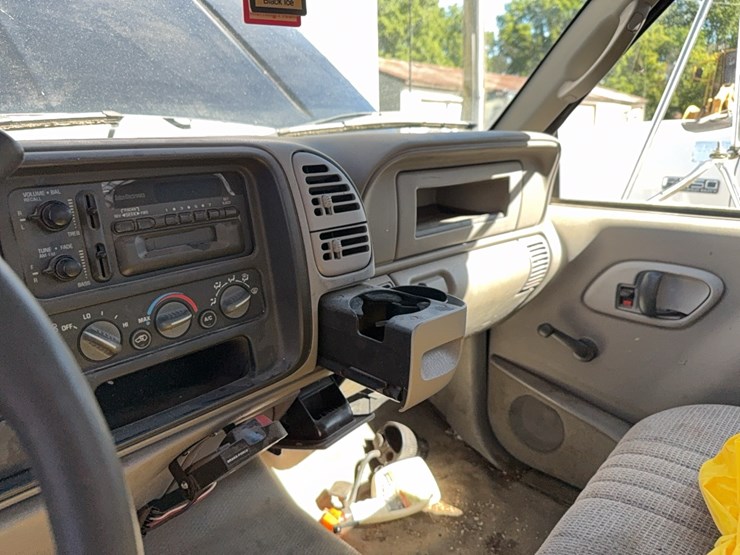 2001-gmc-3500-image-21
