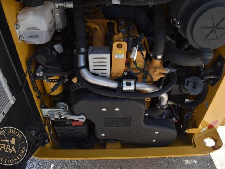 2023-caterpillar-242d3-image-35