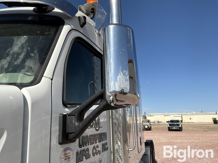 2020-peterbilt-579-image-13
