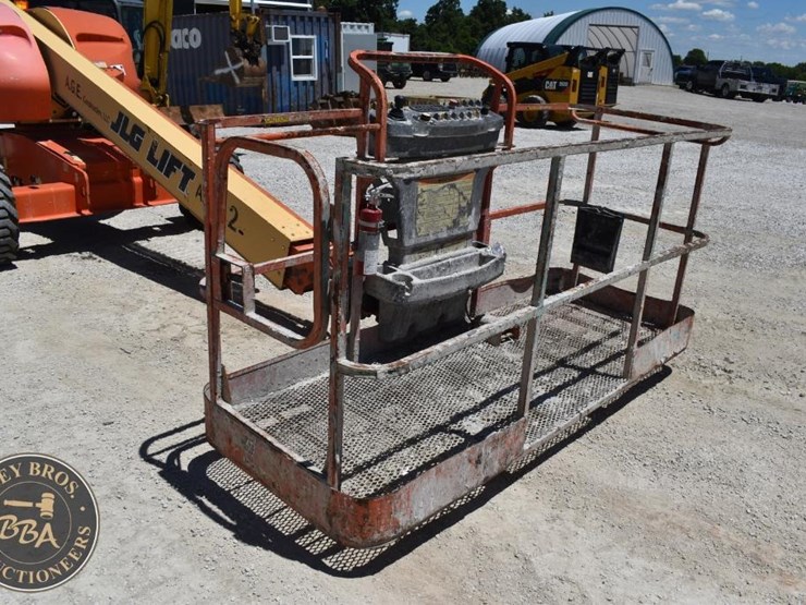 2005-jlg-400s-image-22
