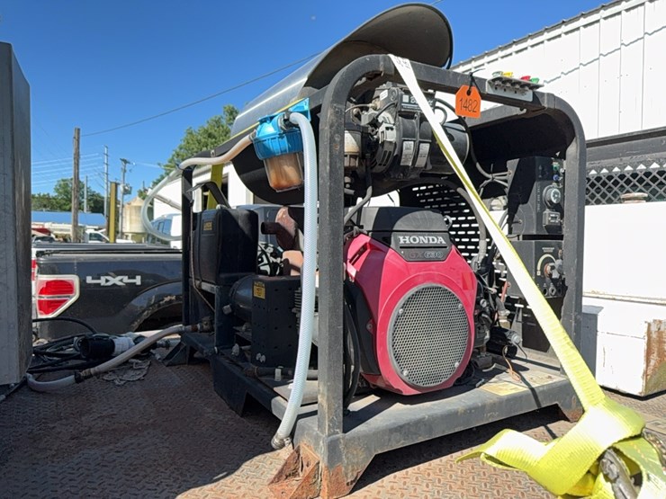 landa-hot-water-pressure-washer-image-2