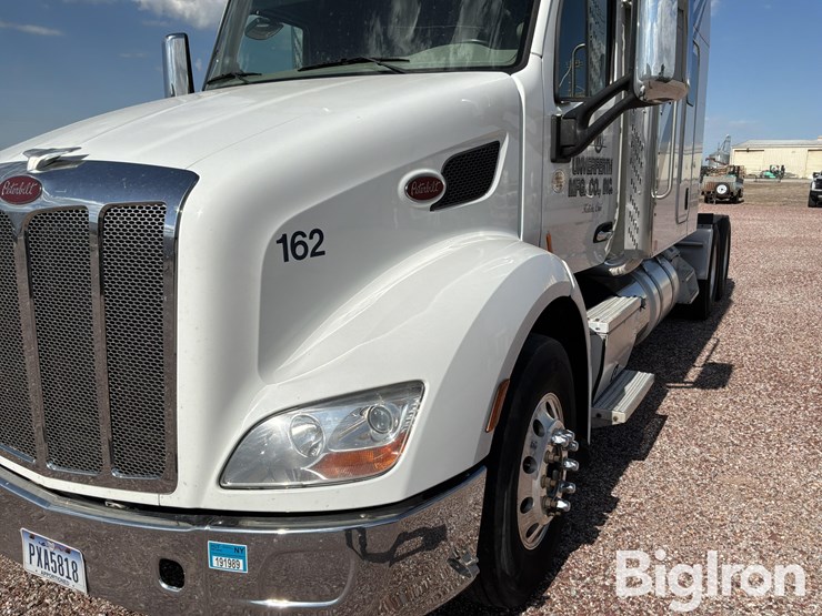 2020-peterbilt-579-image-12