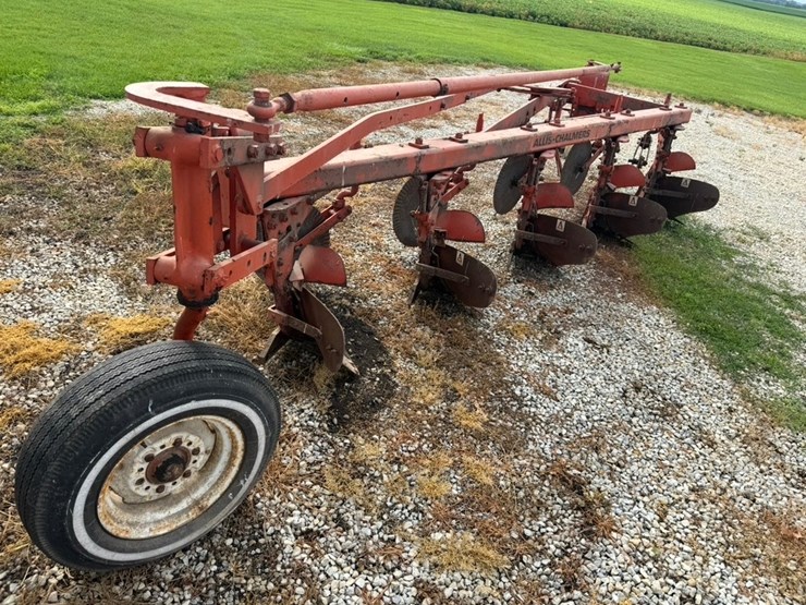 #5589-•-allis-chalmers-2-point-5-bottom-plow-image-2