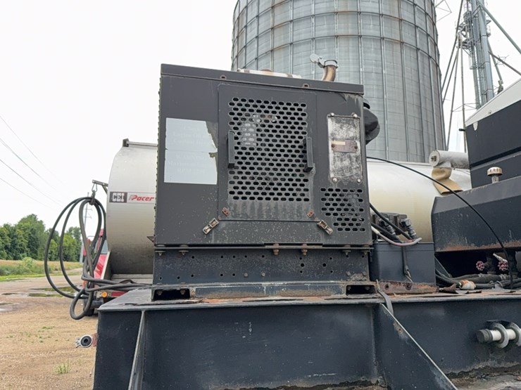 2010-behnke-b&b-dry-fert-trailer-image-4
