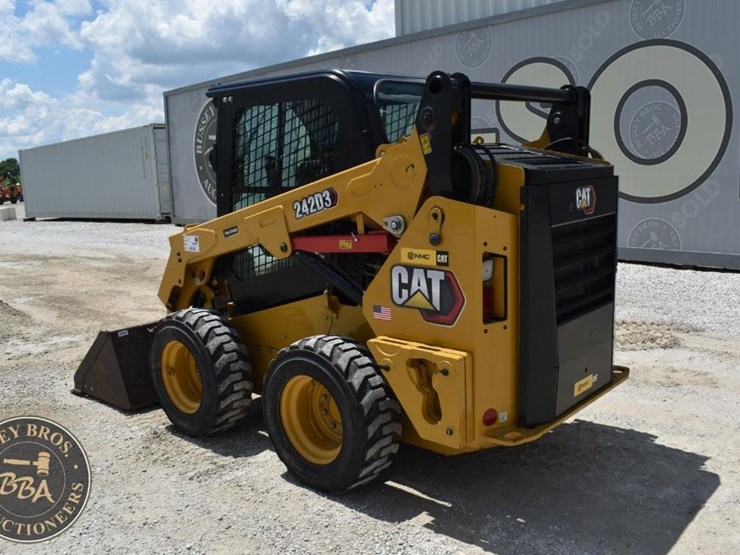 2023-caterpillar-242d3-image-12