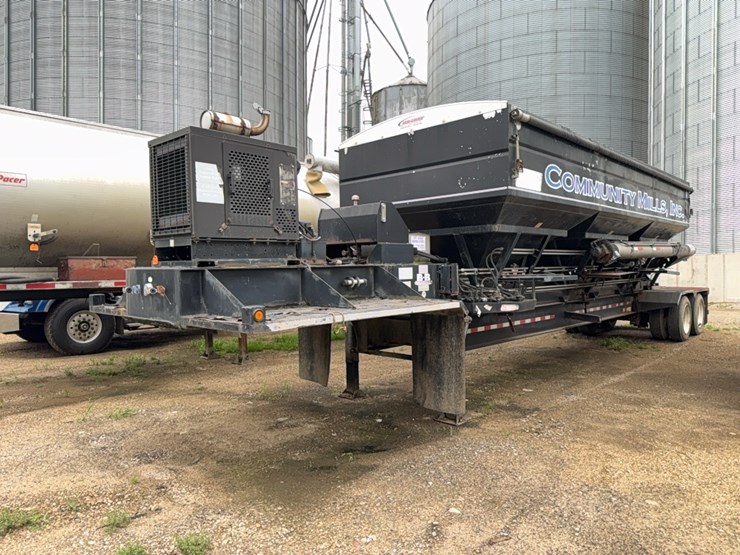 2010-behnke-b&b-dry-fert-trailer-image-3
