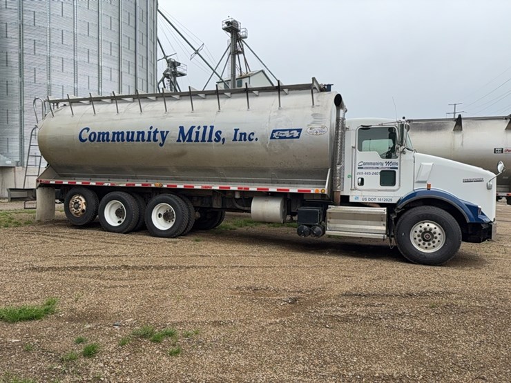 2010-kenworth-bulk-feed-truck-image-4