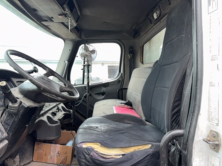 2007-freightliner-bulk-feed-truck-image-34