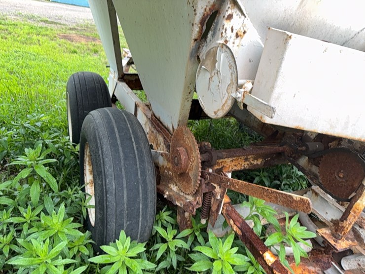 wilmar-pull-type-dry-fert.-spreader-image-9
