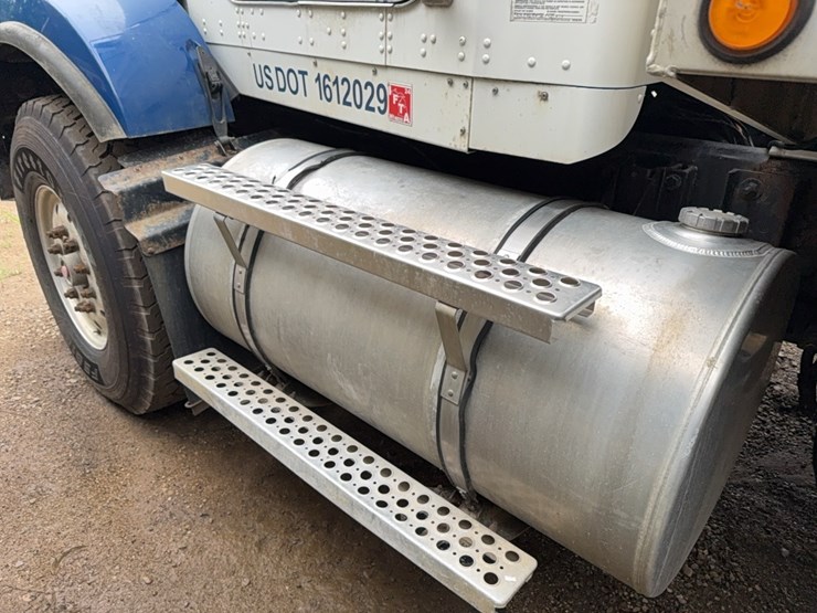 2010-kenworth-bulk-feed-truck-image-26