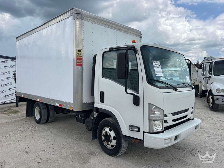 2017-isuzu-npr-image-35