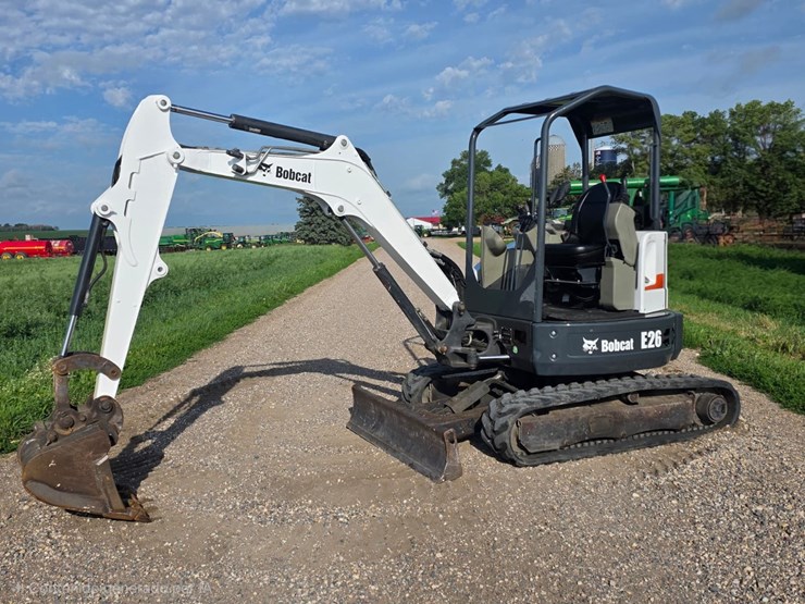 bobcat-e26-image-1