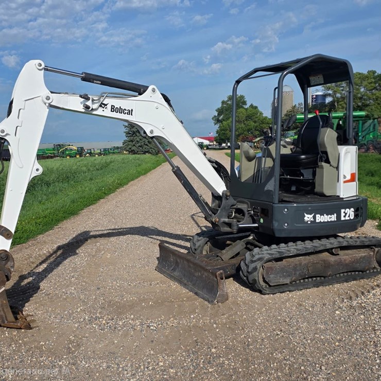 BOBCAT E26