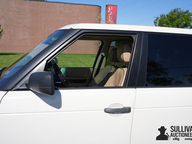 2010-land-rover-range-rover-hse-image-16